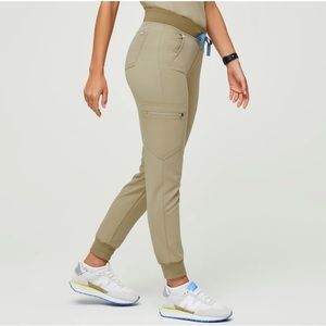 FIGS Zamora™ Jogger Scrub Pants in SANDSTONE- Size Medium